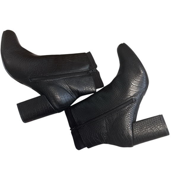 Ashley Stewart Double zipper Black Ankle Boots size 9W - Picture 4 of 7